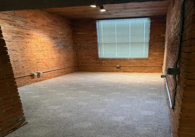 2nd image of 533 Columbia Ave, Holland, MI 49423