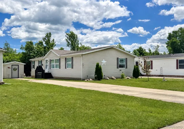 Photo 1 of Single family home for sale at 29311 Hidden River Dr, Gibraltar, MI 48173 | MLS# 20261045471 | Listing updated on 2026-06-19