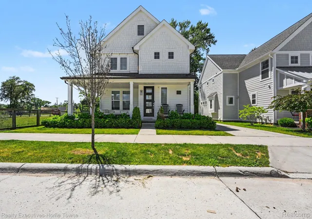 Photo 2 of Single family home for sale at 111 N Dorchester Ave, Royal Oak, MI 48067 | MLS# 20261045504 | Listing updated on 2026-09-01