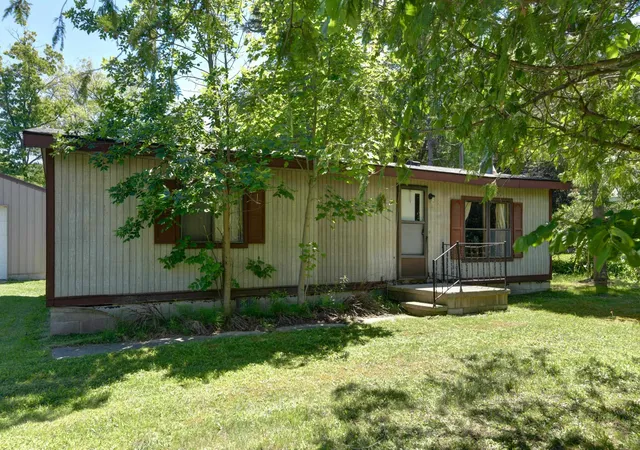 Photo 2 of Single family home for sale at 2576 N Four Mile Rd, Traverse City, MI 49686 | MLS# 78080069808 | Listing updated on 2026-06-18