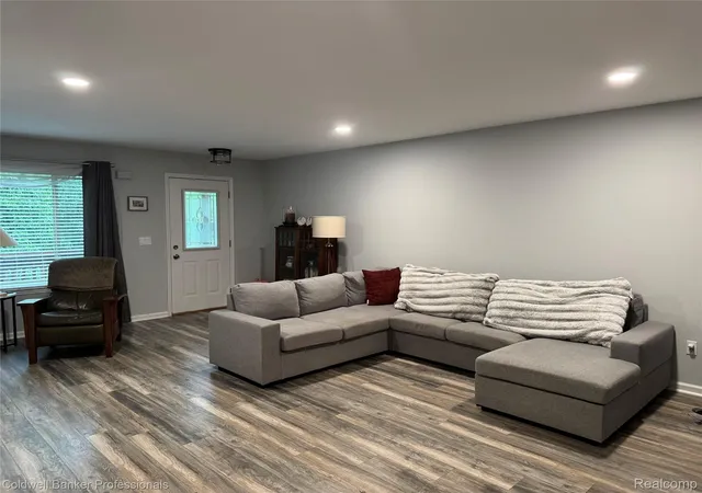 2nd image of 1043 Old Leake Ct, Holly, MI 48442