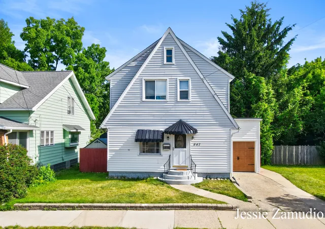 1st image of 947 Lyon St Ne, Grand Rapids, MI 49503 | MLS# 65026029813