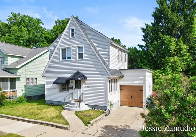 2nd image of 947 Lyon St Ne, Grand Rapids, MI 49503 | MLS# 65026029813