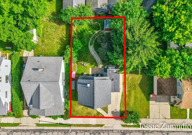 37th image of 947 Lyon St Ne, Grand Rapids, MI 49503 | MLS# 65026029813