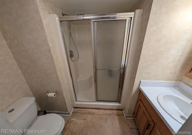 Listing Photo 2 - Condo for sale in building located at 2085 Fox Holw Dr, Okemos, MI 48864