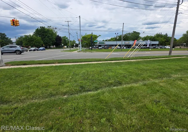2nd image of 30006 Utica Rd, Roseville, MI 48066 | MLS# 20261045525