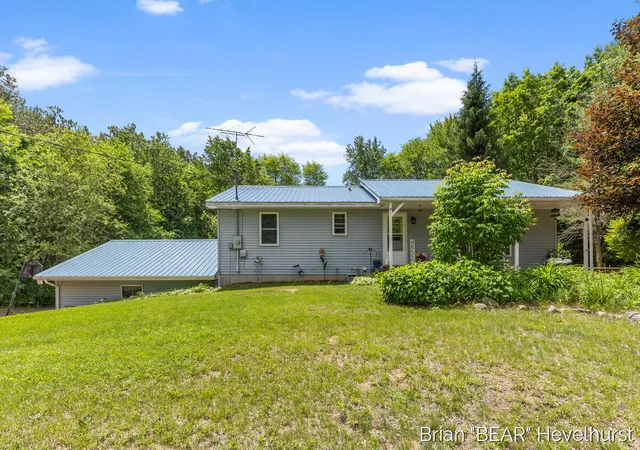 Homes for sale in Mecosta Township Mecosta, MI | 18249 8 Mile Rd, Mecosta Township Mecosta, MI 49346 | MLS# 65026029825