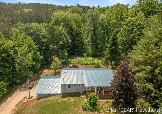 Homes for sale in Mecosta Township Mecosta, MI | 18249 8 Mile Rd, Mecosta Township Mecosta, MI 49346 | MLS# 65026029825