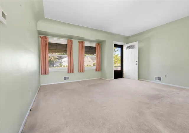 Photo 3 of Single family home for sale at 725 Woodbine Dr, Fenton, MI 48430 | MLS# 81026029827 | Listing updated on 2026-06-21