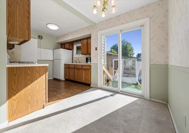 Photo 4 of Single family home for sale at 725 Woodbine Dr, Fenton, MI 48430 | MLS# 81026029827 | Listing updated on 2026-06-21