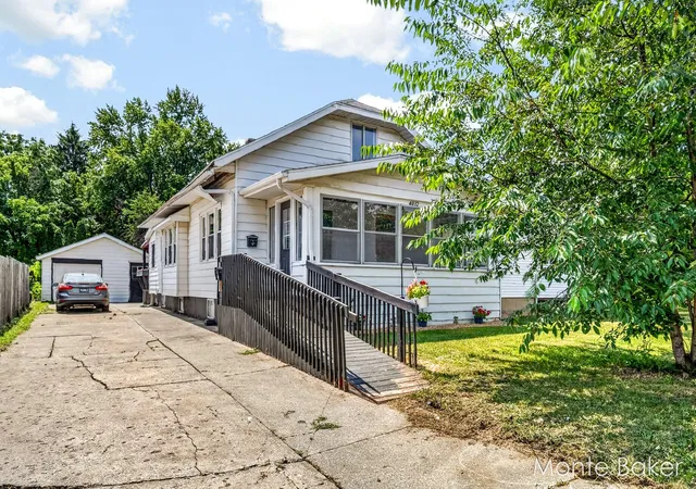 Photo 3 of Single family home for sale at 4032 Richmond St Nw, Grand Rapids, MI 49534 | MLS# 65026029841 | Listing updated on 2026-07-31