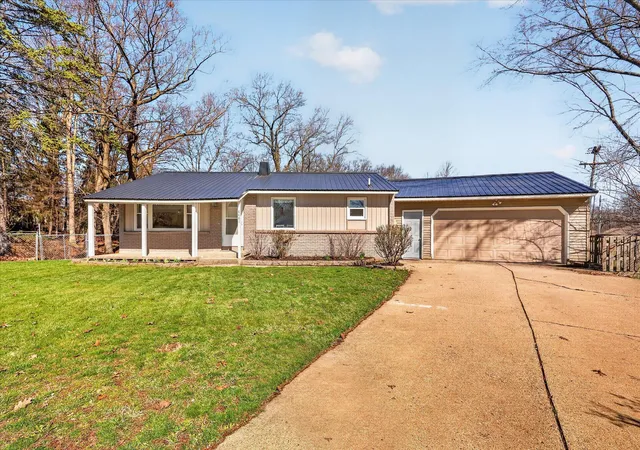Photo 1 of Single family home for sale at 4401 Edgemont Dr Sw, Wyoming, MI 49519 | MLS# 65026029845 | Listing updated on 2026-06-18
