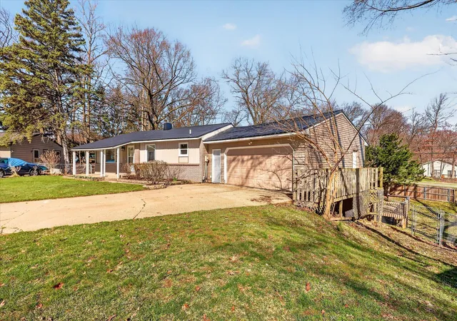 Photo 2 of Single family home for sale at 4401 Edgemont Dr Sw, Wyoming, MI 49519 | MLS# 65026029845 | Listing updated on 2026-06-18