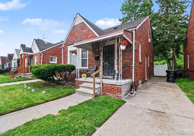 Photo 3 of Single family home for sale at 17333 Mansfield St, Detroit, MI 48235 | MLS# 20261045549 | Listing updated on 2026-08-20