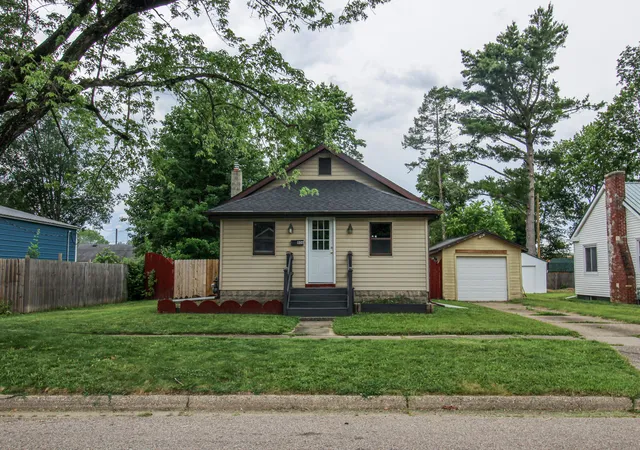 2nd image of 806 West St, Three Rivers, MI 49093 | MLS# 68026029848