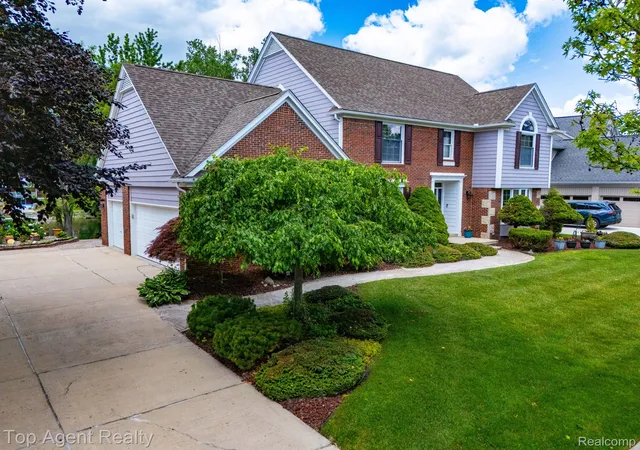 Photo 3 of Single family home for sale at 52825 Seven Oaks Dr, Utica, MI 48316 | MLS# 20261045561 | Listing updated on 2026-08-17