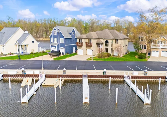 3rd image of 2349 Riverside Pointe Dr, Saint Joseph, MI 49085 | MLS# 69026029864