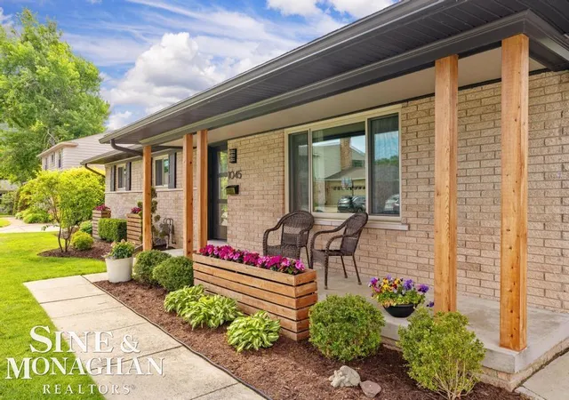 2nd image of 1045 Marian Ct, Grosse Pointe Woods, MI 48236 | MLS# 58050211701