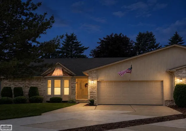 Listing Photo 2 - Condo for sale in building located at 41371 Carmelo W Dr, Clinton Township, MI 48038