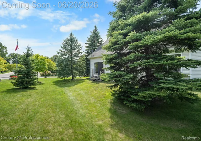 Listing Photo 2 - Condo for sale in building located at 3305 Grv Ln, Auburn Hills, MI 48326