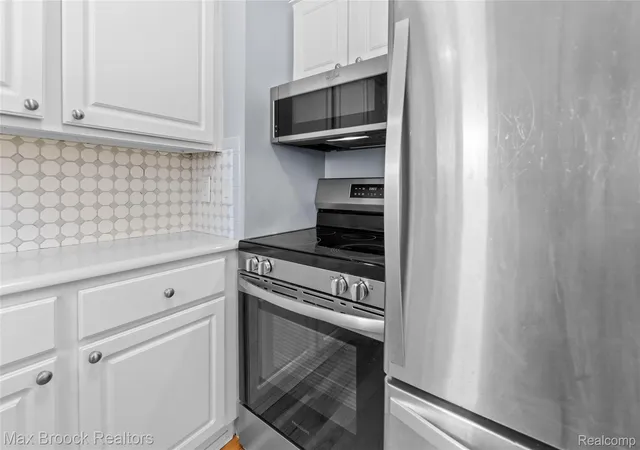 Photo 3 of House for sale at 26902 Sandy Hl Ct #15, Lyon Charter Township Oakland, MI 48165 | MLS# 20261045607 | Listing updated on 2026-06-18