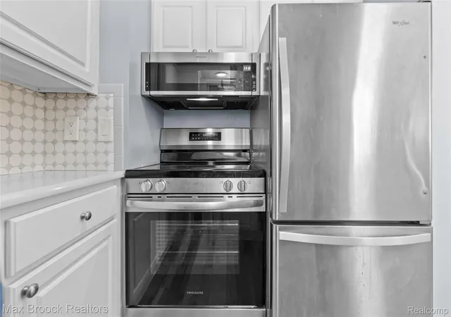 Photo 4 of House for sale at 26902 Sandy Hl Ct #15, Lyon Charter Township Oakland, MI 48165 | MLS# 20261045607 | Listing updated on 2026-06-18