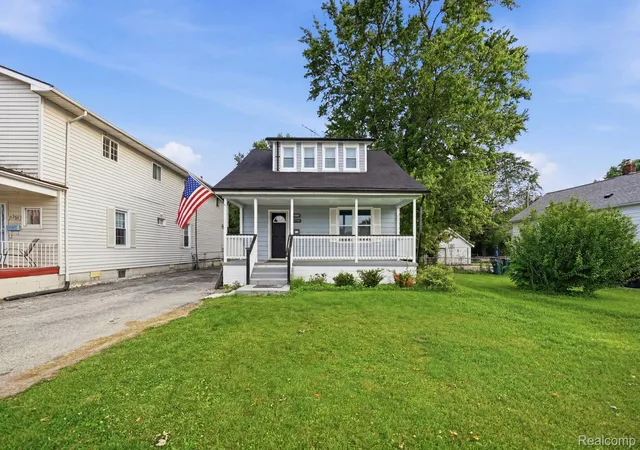 Photo 1 of Single family home for sale at 21902 Ridgeway St, Saint Clair Shores, MI 48080 | MLS# 20261045615 | Listing updated on 2026-08-21
