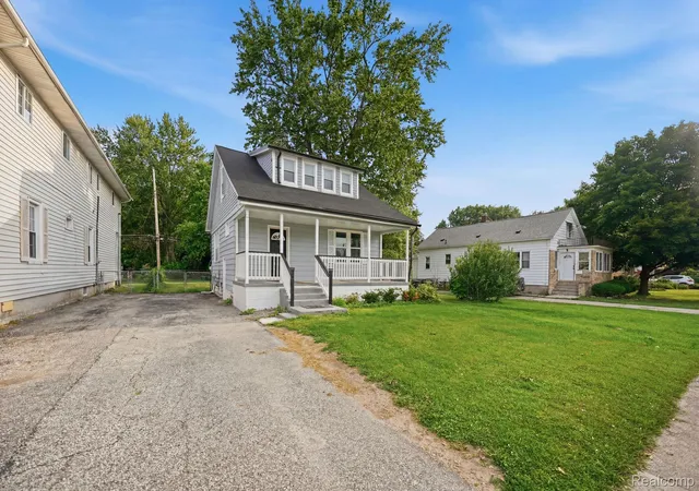 Photo 3 of Single family home for sale at 21902 Ridgeway St, Saint Clair Shores, MI 48080 | MLS# 20261045615 | Listing updated on 2026-08-21