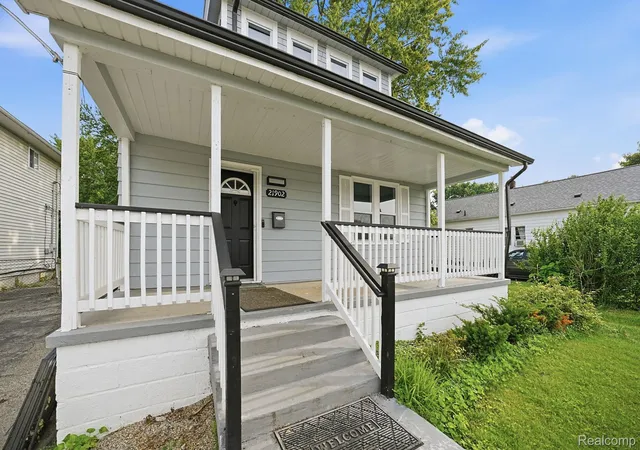 Photo 3 of Single family home for sale at 21902 Ridgeway St, Saint Clair Shores, MI 48080 | MLS# 20261045615 | Listing updated on 2026-08-21