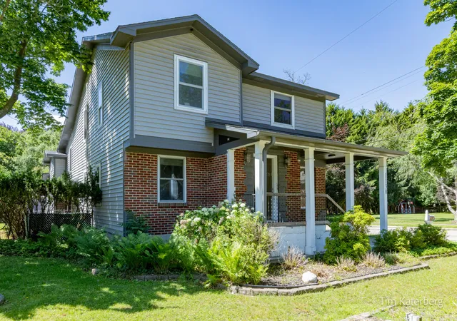 Photo 3 of Single family home for sale at 1130 Walsh St SE, Grand Rapids, MI 49507 | MLS# 65026029905 | Listing updated on 2026-09-04