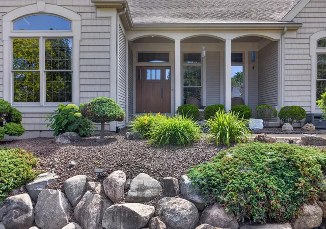 Photo 2 of Single family home for sale at 4215 Aspen Way, Jackson, MI 49201 | MLS# 55026029906 | Listing updated on 2026-07-16