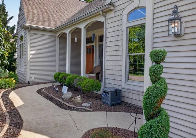Photo 3 of Single family home for sale at 4215 Aspen Way, Jackson, MI 49201 | MLS# 55026029906 | Listing updated on 2026-07-16