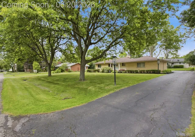 2nd image of 31737 Bella Vista Dr, Farmington Hills, MI 48334 | MLS# 20261045635