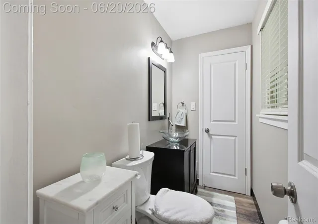 4th image of 31737 Bella Vista Dr, Farmington Hills, MI 48334 | MLS# 20261045635