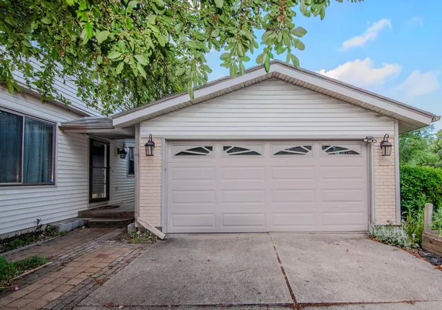 Homes for sale in East Lansing, MI | 1325 Chartwell Carriage Wy S, East Lansing, MI 48823 | MLS# 81026029909