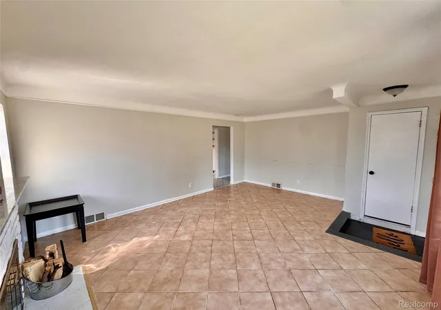 Photo 3 of Single family home for sale at 21218 Benjamin St, Saint Clair Shores, MI 48081 | MLS# 20261045649 | Listing updated on 2026-09-05