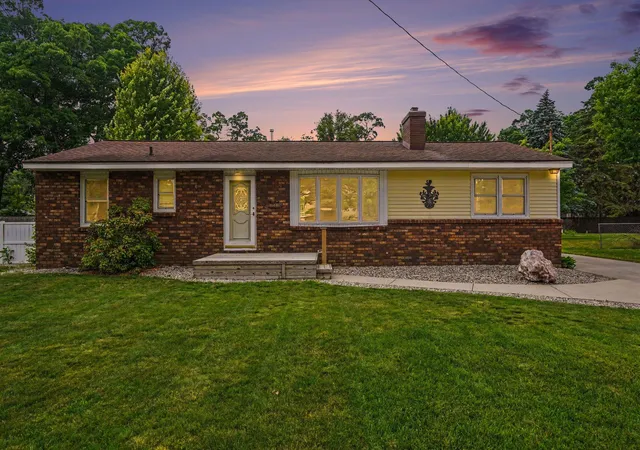 Photo 2 of Single family home for sale at 1605 Hansen St, Muskegon, MI 49445 | MLS# 71026029939 | Listing updated on 2026-08-30
