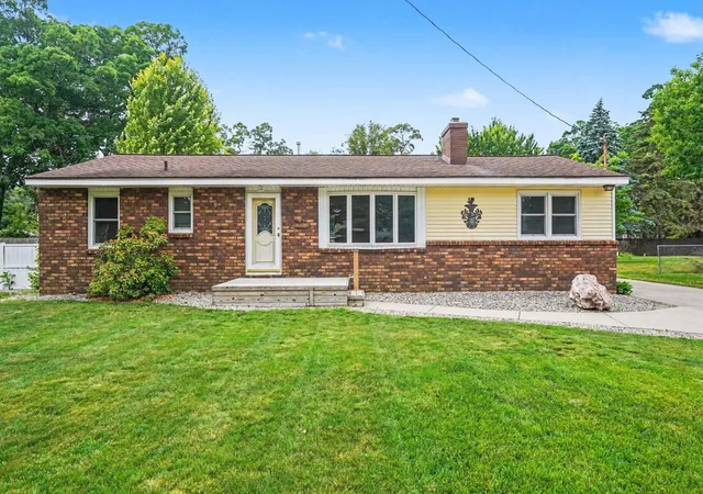 Photo 3 of Single family home for sale at 1605 Hansen St, Muskegon, MI 49445 | MLS# 71026029939 | Listing updated on 2026-08-30
