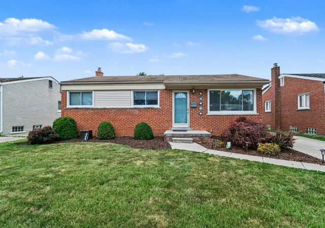 Photo 2 of Single family home for sale at 32413 Greenlawn St, Saint Clair Shores, MI 48082 | MLS# 81026029948 | Listing updated on 2026-06-20