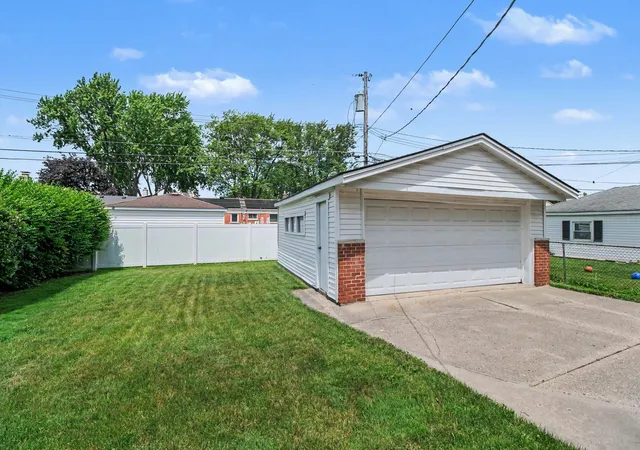 Photo 3 of Single family home for sale at 32413 Greenlawn St, Saint Clair Shores, MI 48082 | MLS# 81026029948 | Listing updated on 2026-06-20
