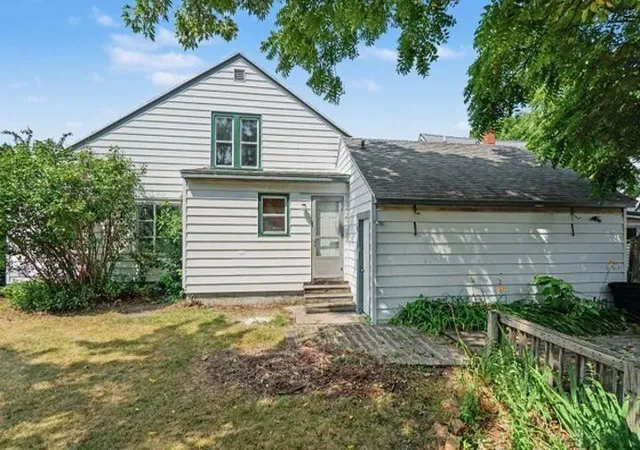 15th image of 221 W Center St, Alma, MI 48801 | MLS# 79080069832
