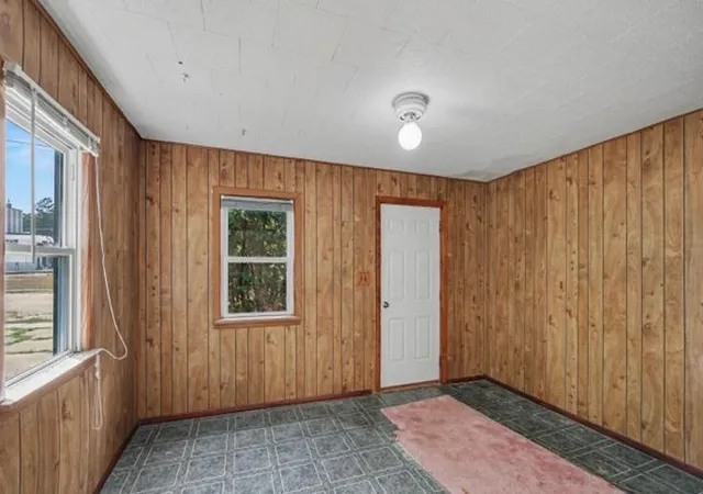 2nd image of 221 W Center St, Alma, MI 48801 | MLS# 79080069832