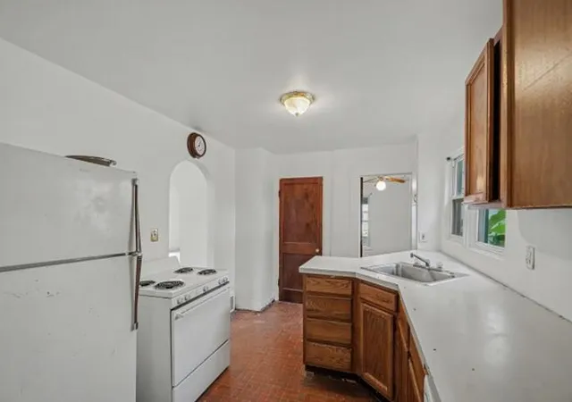 Photo 4 of Single family home for sale at 221 W Center St, Alma, MI 48801 | MLS# 79080069832 | Listing updated on 2026-09-15