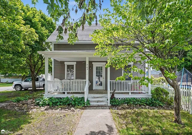 1st image of 703 Brady St, Chesaning, MI 48616 | MLS# 5050211741