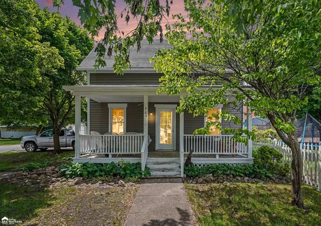 2nd image of 703 Brady St, Chesaning, MI 48616 | MLS# 5050211741