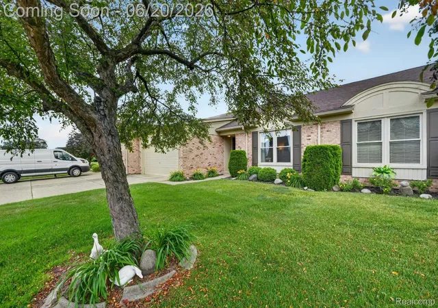 Listing Photo 3 - Condo for sale in building located at 15905 New Bedford Dr, Clinton Township, MI 48038 - Unit #334