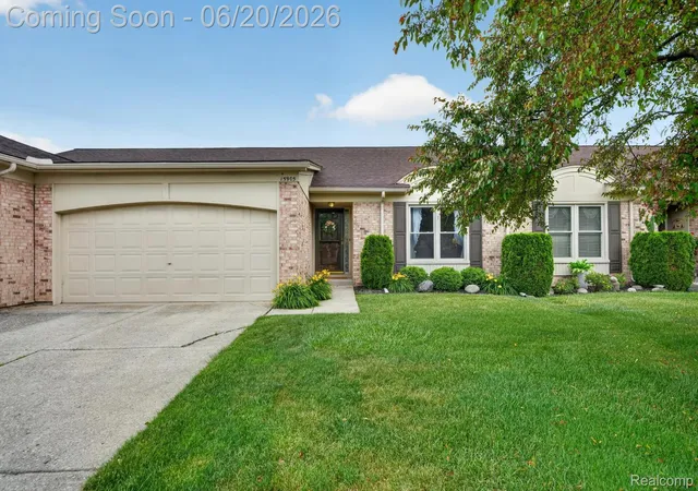 Listing Photo 5 - Condo for sale in building located at 15905 New Bedford Dr, Clinton Township, MI 48038 - Unit #334