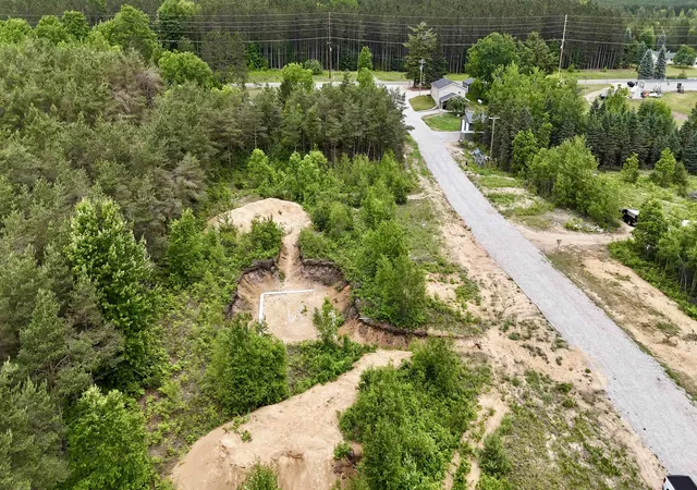 3rd image of 2406 E 32 Rd, Cadillac, MI 49601 | MLS# 78080069839