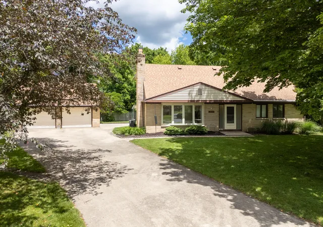 Homes for sale in Kalamazoo Charter Township Kalamazoo, MI | 2121 Lakewood Dr, Kalamazoo Charter Township Kalamazoo, MI 49001 | MLS# 66026029980