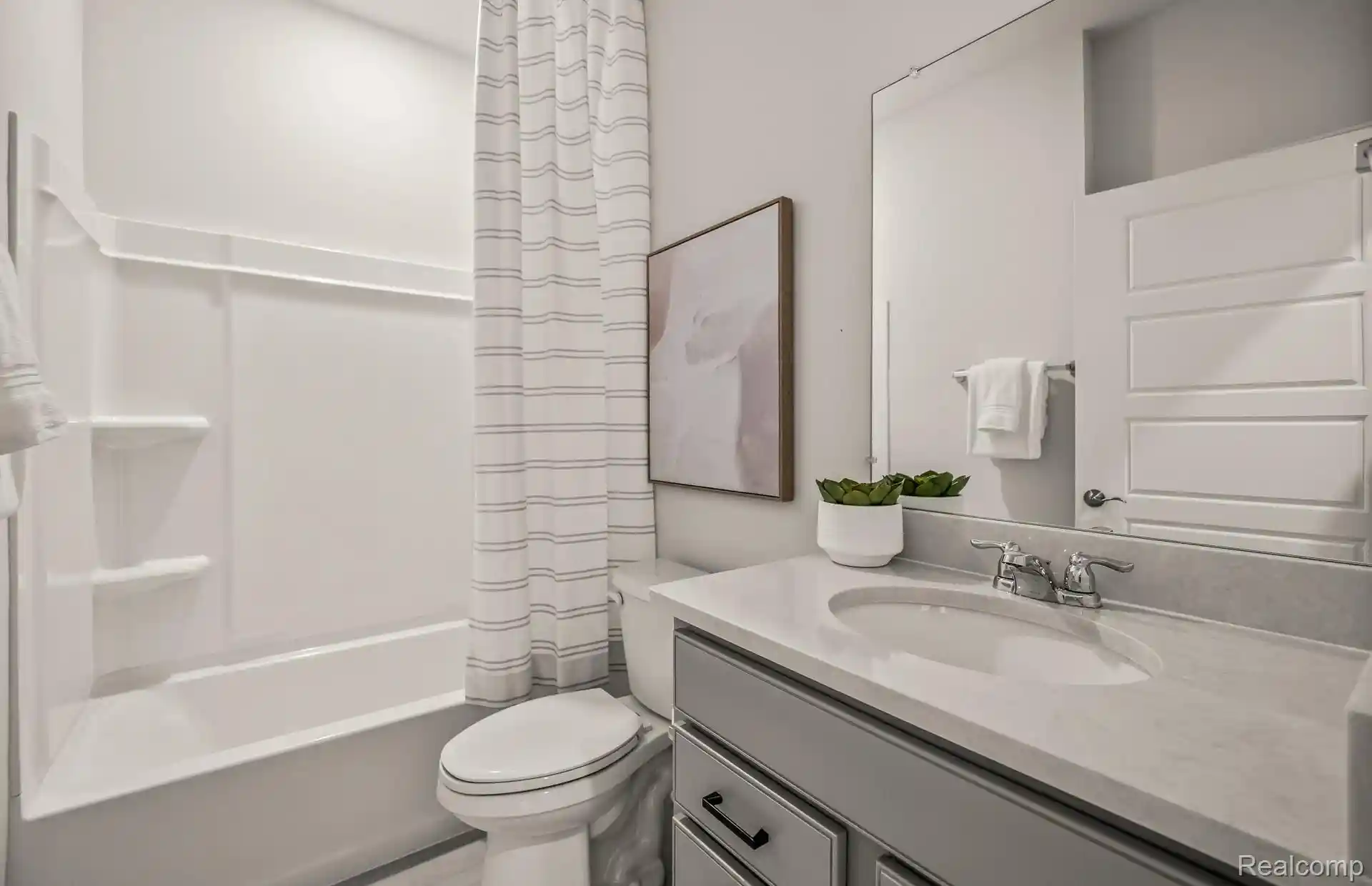 Listing Photo 11 - Condo for sale in 3091 Wyvern Rd located at 3091 Wyvern Rd, Lake Orion, MI 48359 - Unit 3091 Wyvern Rd